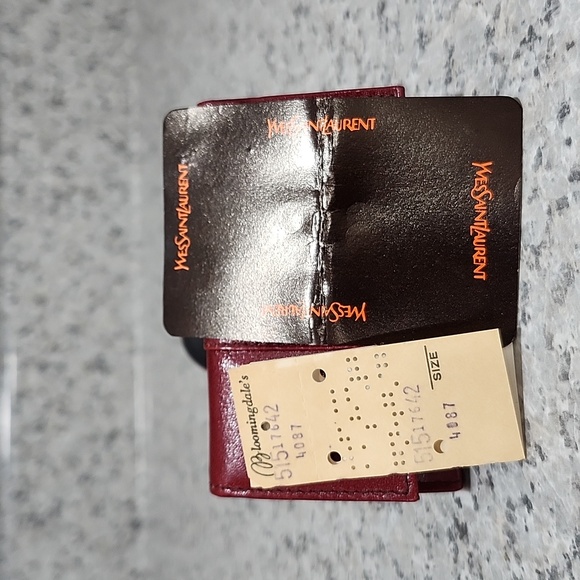 Yves Saint Laurent Leather Key Holder w/Free YSL Makeup Bag - Picture 12 of 14